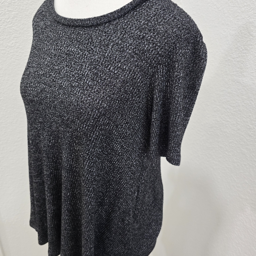 Forever 21 Dark Gray Shor Sleeve Loose Fit Top Size Small - Picture 3 of 8